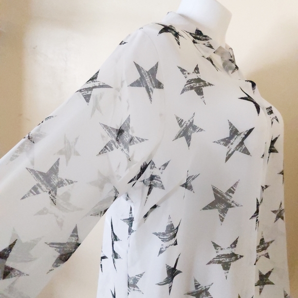 Lane Bryant Black & White Distressed Stars Plus Size 18/20 Button Up Blouse - Picture 9 of 13